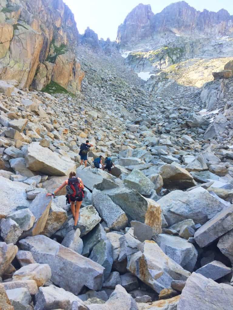 People hiking the Contraix mountain pass