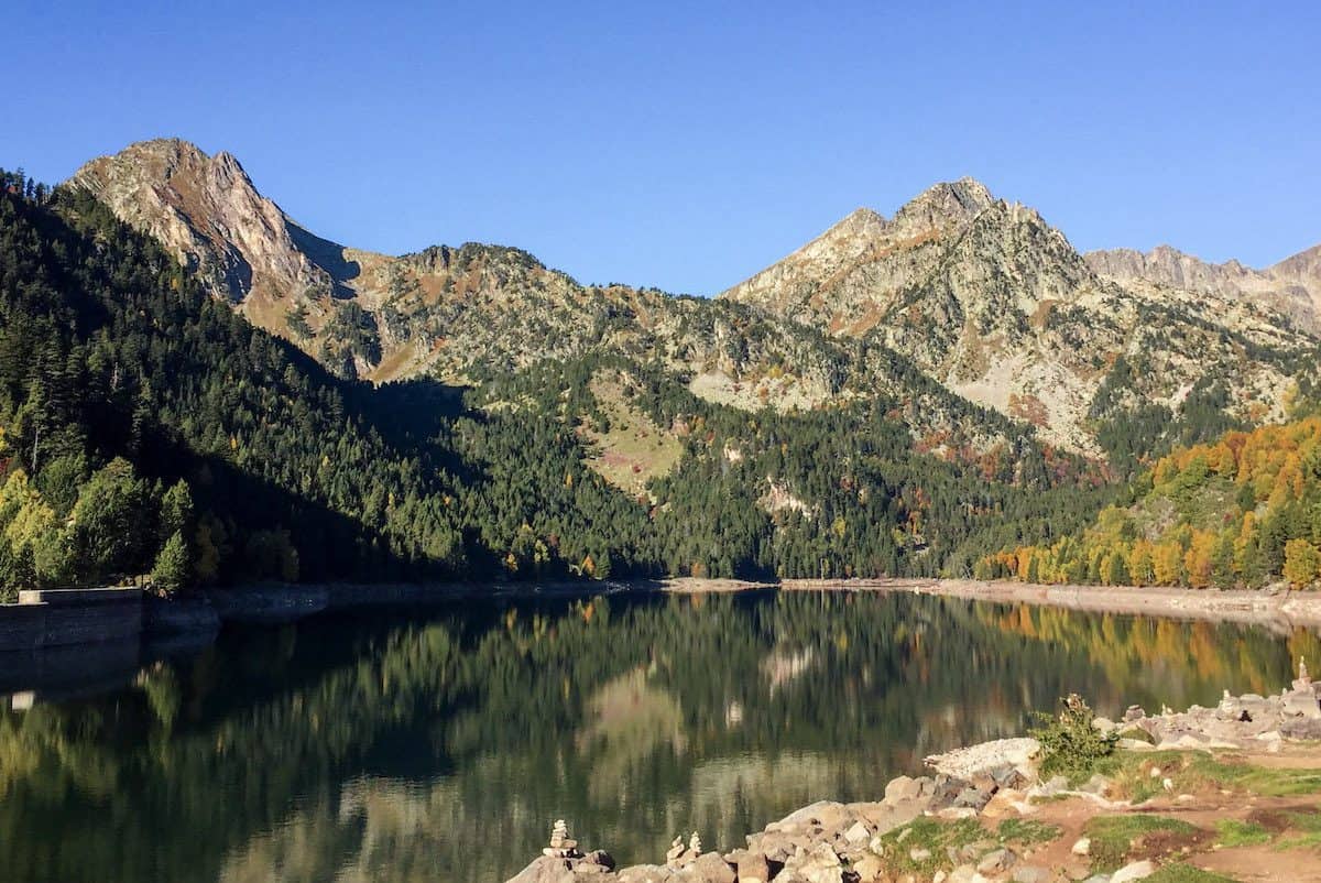 The Sant Maurici lake in autumn