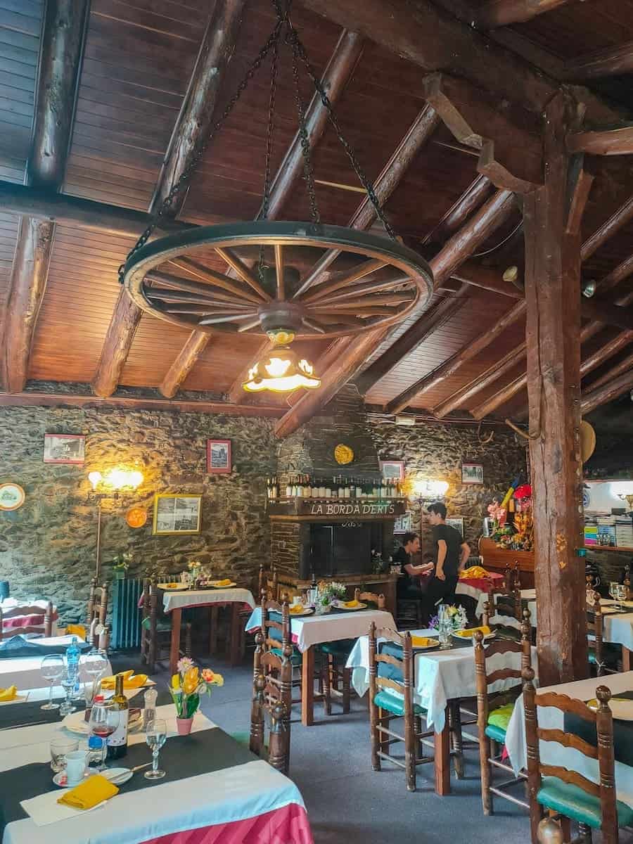 Interior of the Borda d'Erts restaurant (Andorra)